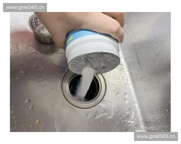 浴缸堵塞别着急巧用家中小物轻松疏通下水道妙招大全